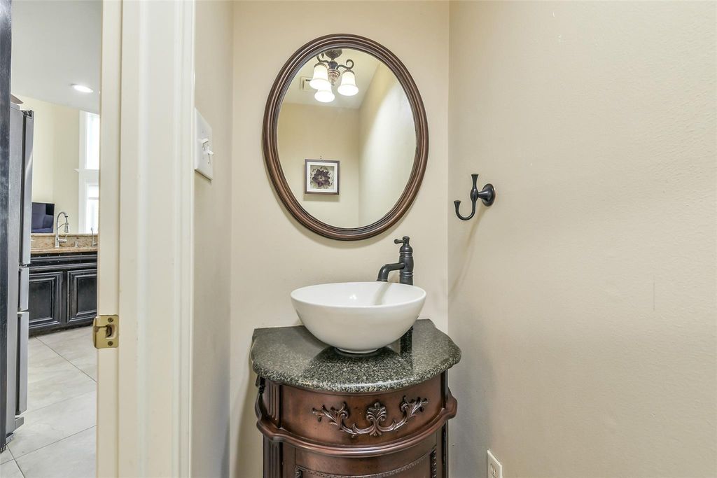 Image 15 of property listing at 3234 Shadowleaf Drive, Houston, TX 77082