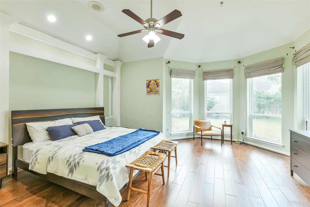 Image 16 of property listing at 3234 Shadowleaf Drive, Houston, TX 77082