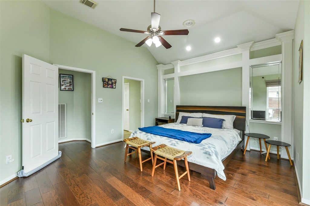 Image 17 of property listing at 3234 Shadowleaf Drive, Houston, TX 77082