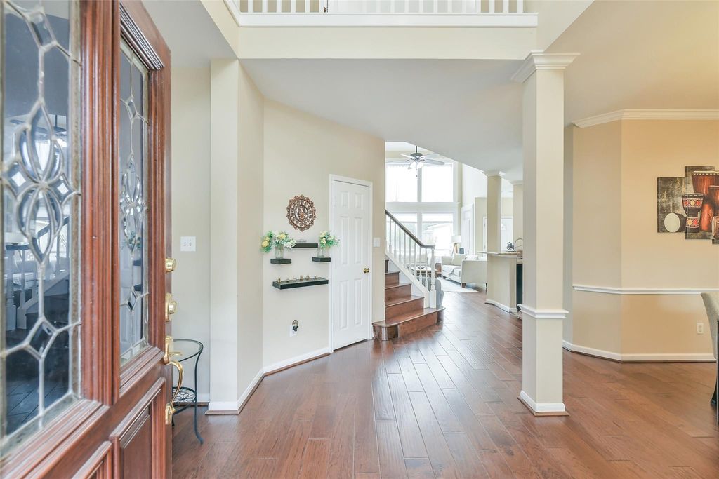 Image 2 of property listing at 3234 Shadowleaf Drive, Houston, TX 77082