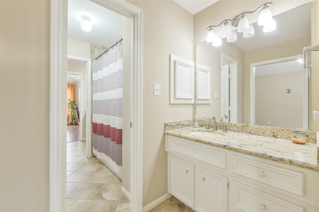 Image 26 of property listing at 3234 Shadowleaf Drive, Houston, TX 77082