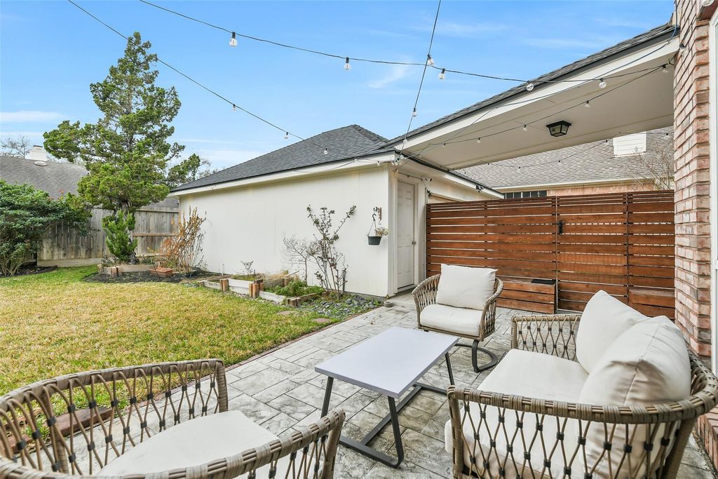 Image 29 of property listing at 3234 Shadowleaf Drive, Houston, TX 77082