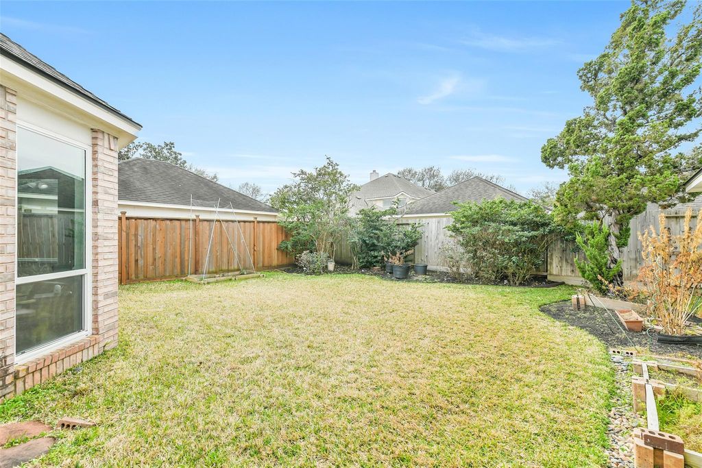 Image 33 of property listing at 3234 Shadowleaf Drive, Houston, TX 77082