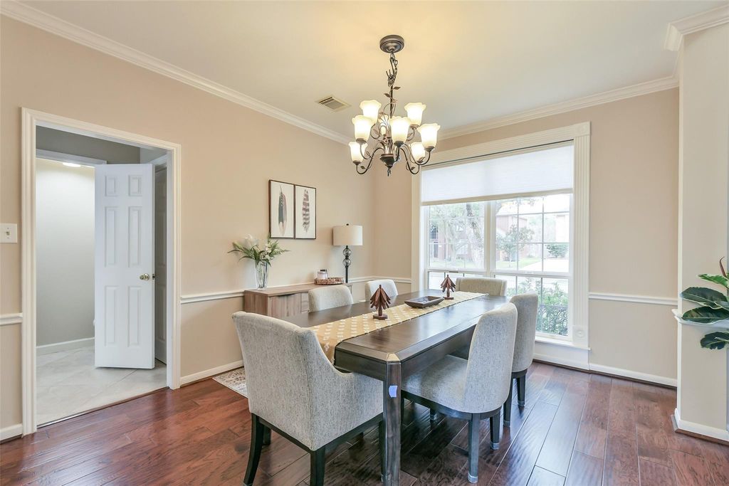 Image 4 of property listing at 3234 Shadowleaf Drive, Houston, TX 77082