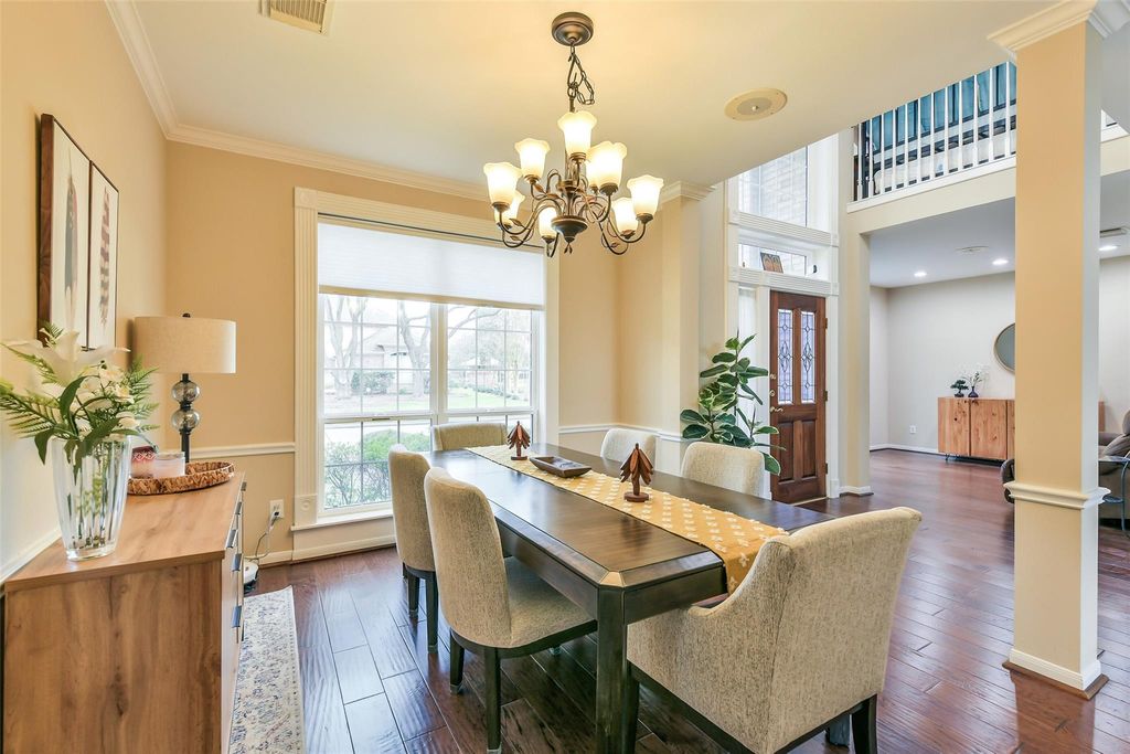 Image 5 of property listing at 3234 Shadowleaf Drive, Houston, TX 77082