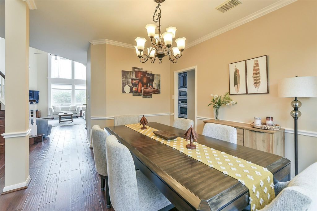 Image 6 of property listing at 3234 Shadowleaf Drive, Houston, TX 77082