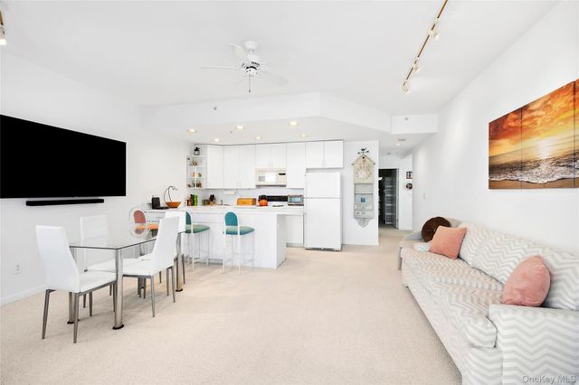 250 Dune Road 119, Westhampton Beach, NY 11978