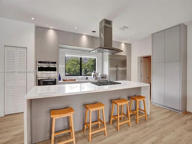 5705 SW 60th Ave NA, South Miami, FL 33143