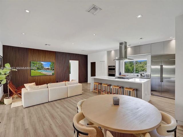 5705 SW 60th Ave NA, South Miami, FL 33143