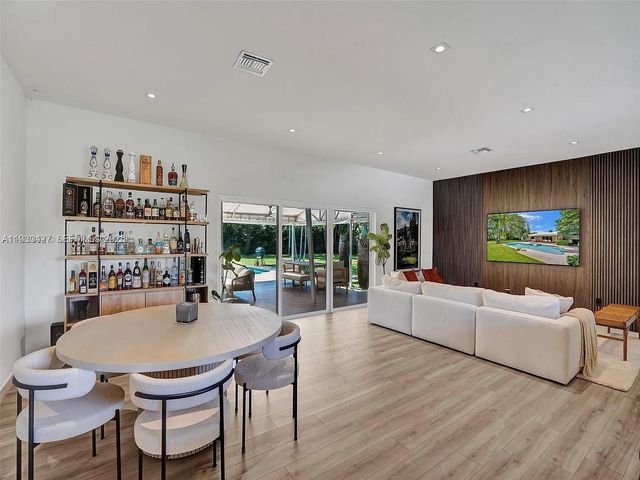 5705 SW 60th Ave NA, South Miami, FL 33143