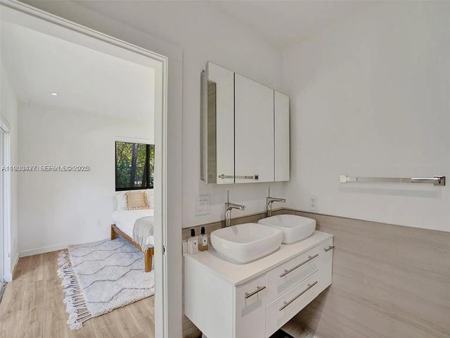 5705 SW 60th Ave NA, South Miami, FL 33143