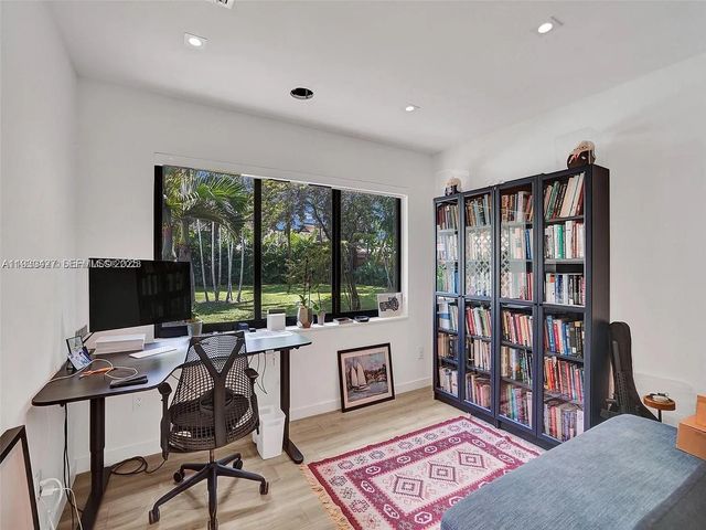 5705 SW 60th Ave NA, South Miami, FL 33143