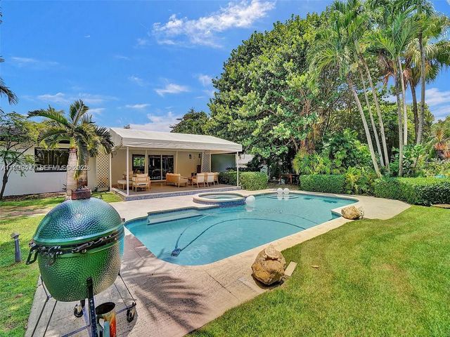 5705 SW 60th Ave NA, South Miami, FL 33143