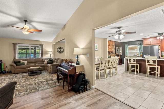 8736 LARWIN LANE, Orlando, FL 32817