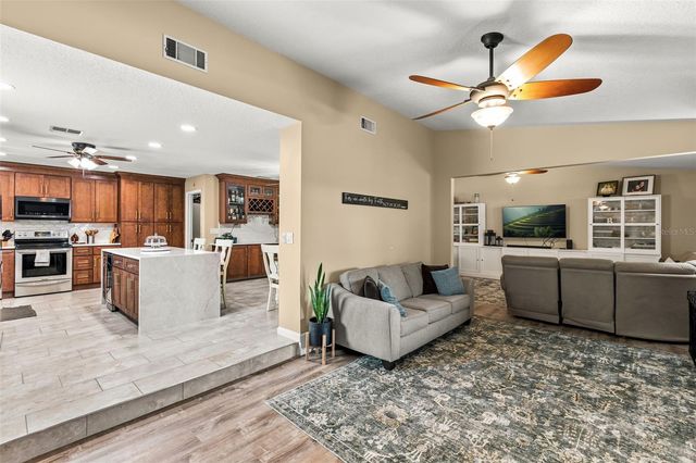 8736 LARWIN LANE, Orlando, FL 32817