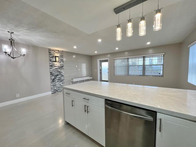 18 Andover A, West Palm Beach, FL 33417