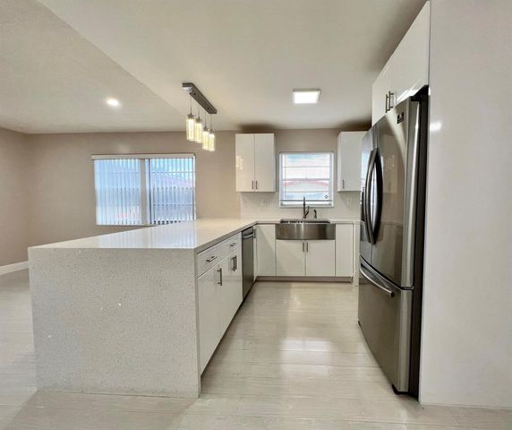 18 Andover A, West Palm Beach, FL 33417