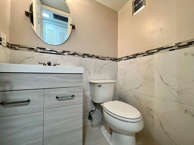 18 Andover A, West Palm Beach, FL 33417