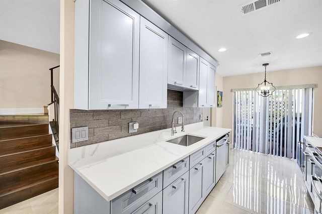 21207 Lago Circle, Boca Raton, FL 33433