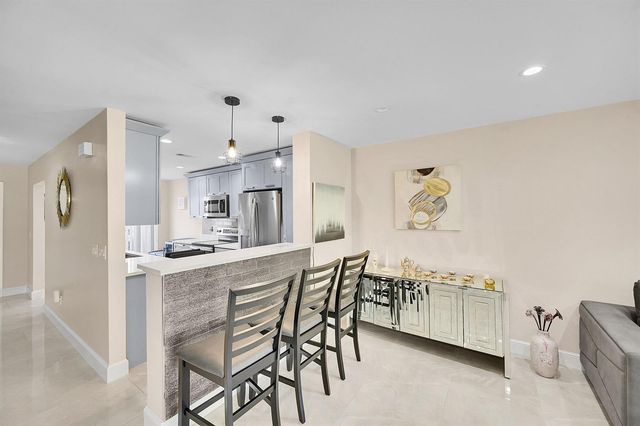 21207 Lago Circle, Boca Raton, FL 33433