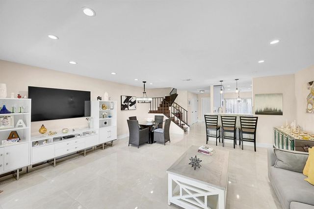 21207 Lago Circle, Boca Raton, FL 33433