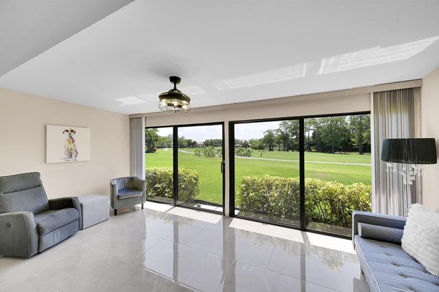 21207 Lago Circle, Boca Raton, FL 33433