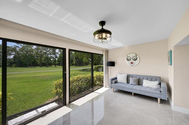 21207 Lago Circle, Boca Raton, FL 33433