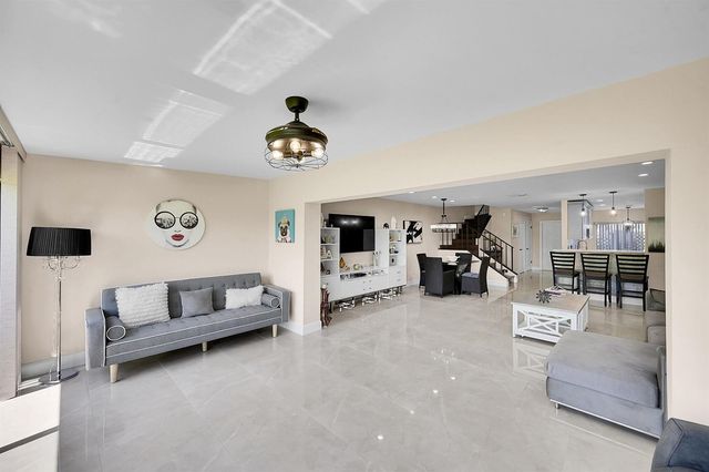 21207 Lago Circle, Boca Raton, FL 33433