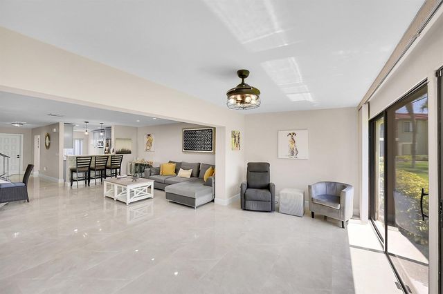 21207 Lago Circle, Boca Raton, FL 33433