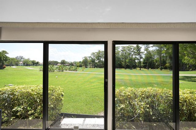 21207 Lago Circle, Boca Raton, FL 33433