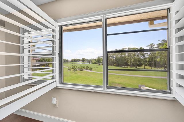 21207 Lago Circle, Boca Raton, FL 33433