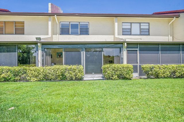 21207 Lago Circle, Boca Raton, FL 33433
