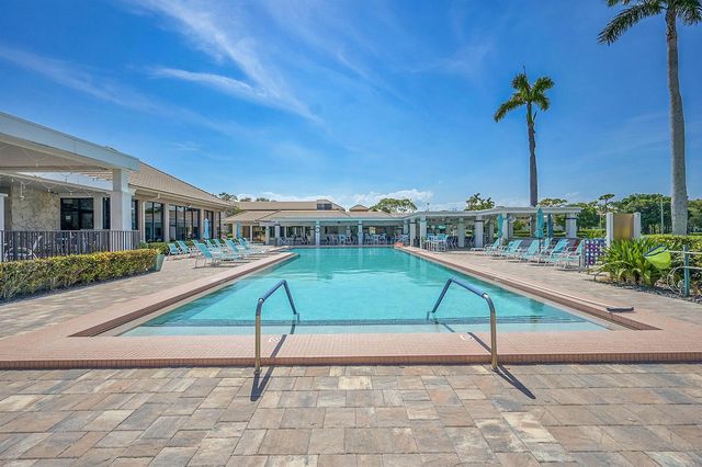 21207 Lago Circle, Boca Raton, FL 33433