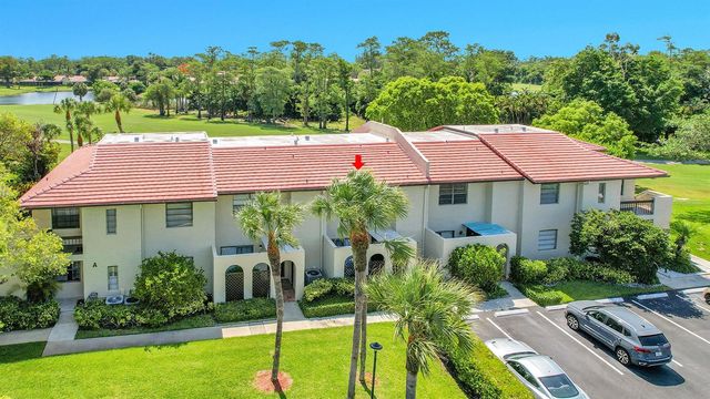21207 Lago Circle, Boca Raton, FL 33433