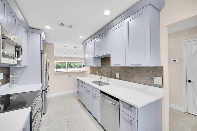 21207 Lago Circle, Boca Raton, FL 33433