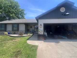 948 Claycrest Drive, St Charles, MO 63304