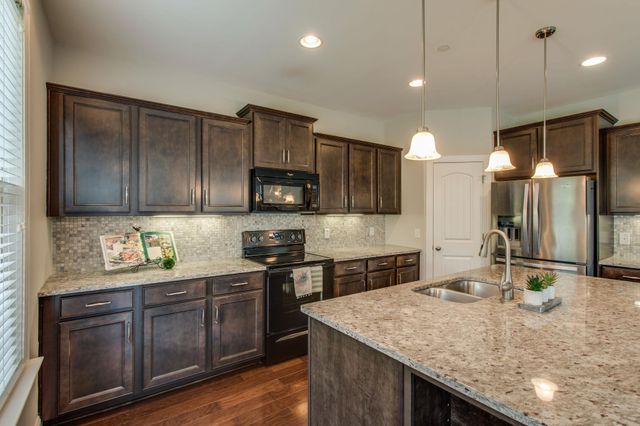 8046 Warren Dr, Nolensville, TN 37135