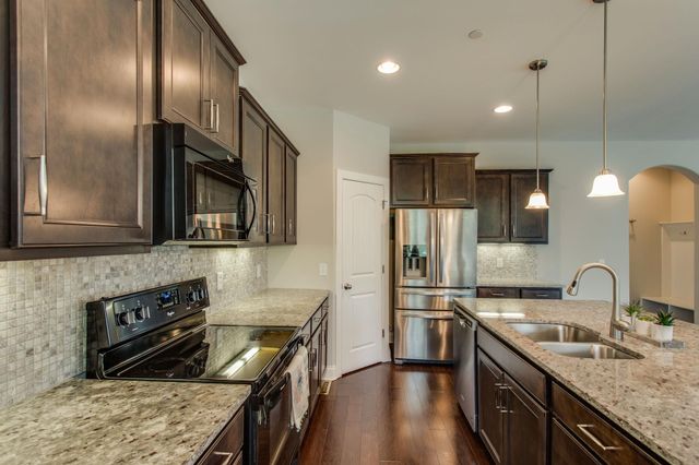 8046 Warren Dr, Nolensville, TN 37135