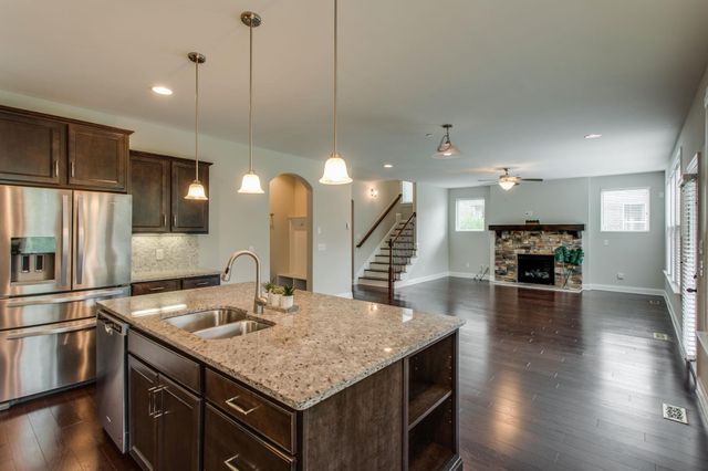 8046 Warren Dr, Nolensville, TN 37135