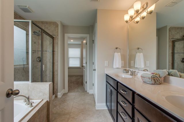 8046 Warren Dr, Nolensville, TN 37135