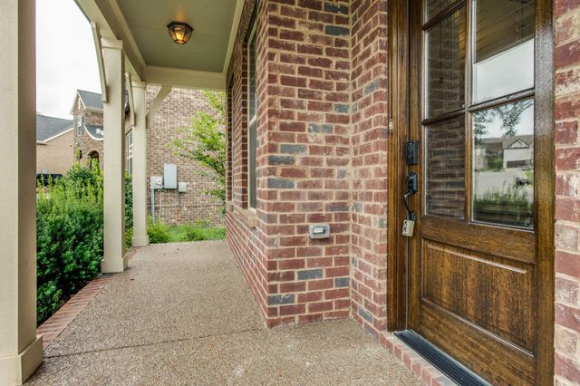 8046 Warren Dr, Nolensville, TN 37135