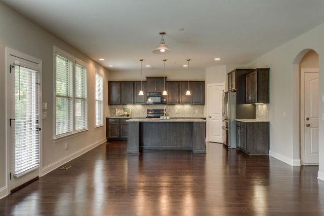 8046 Warren Dr, Nolensville, TN 37135