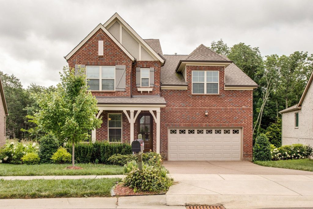 8046 Warren Dr, Nolensville, TN 37135