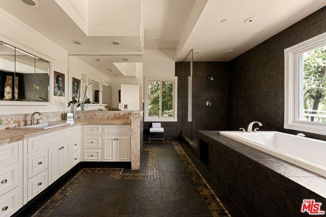 7770 Firenze Avenue, Los Angeles, CA 90046