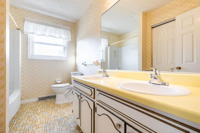 203 Buckingham Drive, Florence, KY 41042