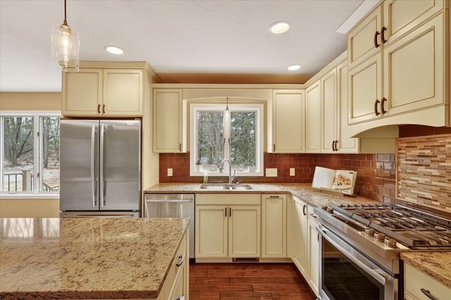 2694 Ashville Drive, Grand Rapids, MI 49525