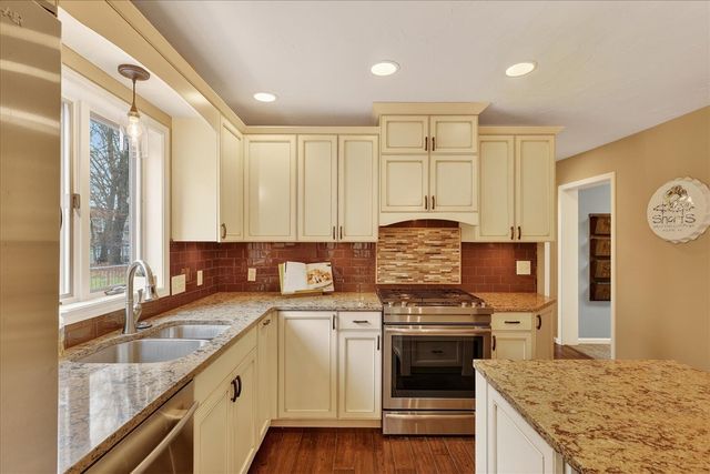 2694 Ashville Drive, Grand Rapids, MI 49525