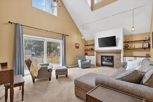 2694 Ashville Drive, Grand Rapids, MI 49525