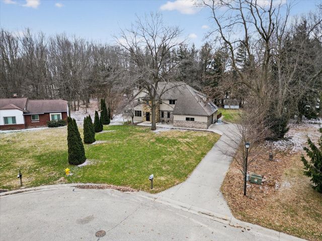 2694 Ashville Drive, Grand Rapids, MI 49525