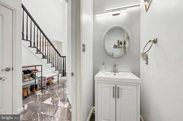 4 TAISLEY LN, Burlington, NJ 08016